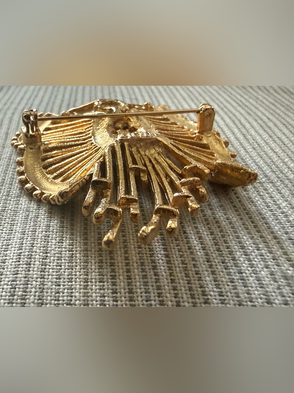 Lisner Butterfly Faux Pearl Cluster & Gold-tone Vintage Brooch - Picture 8 of 11